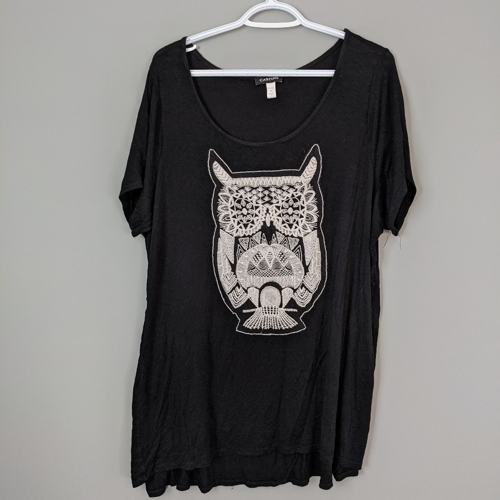 Long black tee with owl